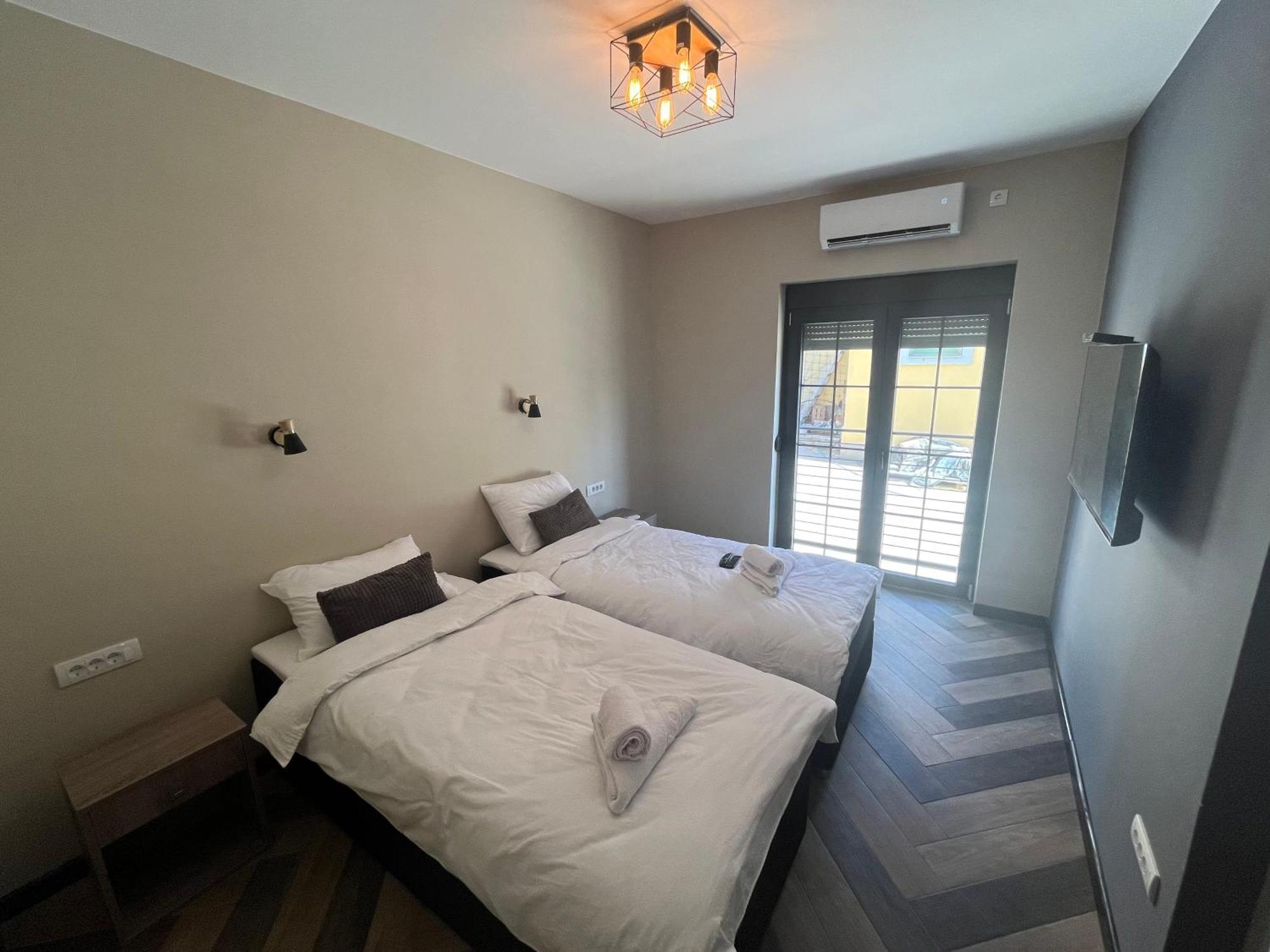 La Roue Hotel วรชาซ ภายนอก รูปภาพ