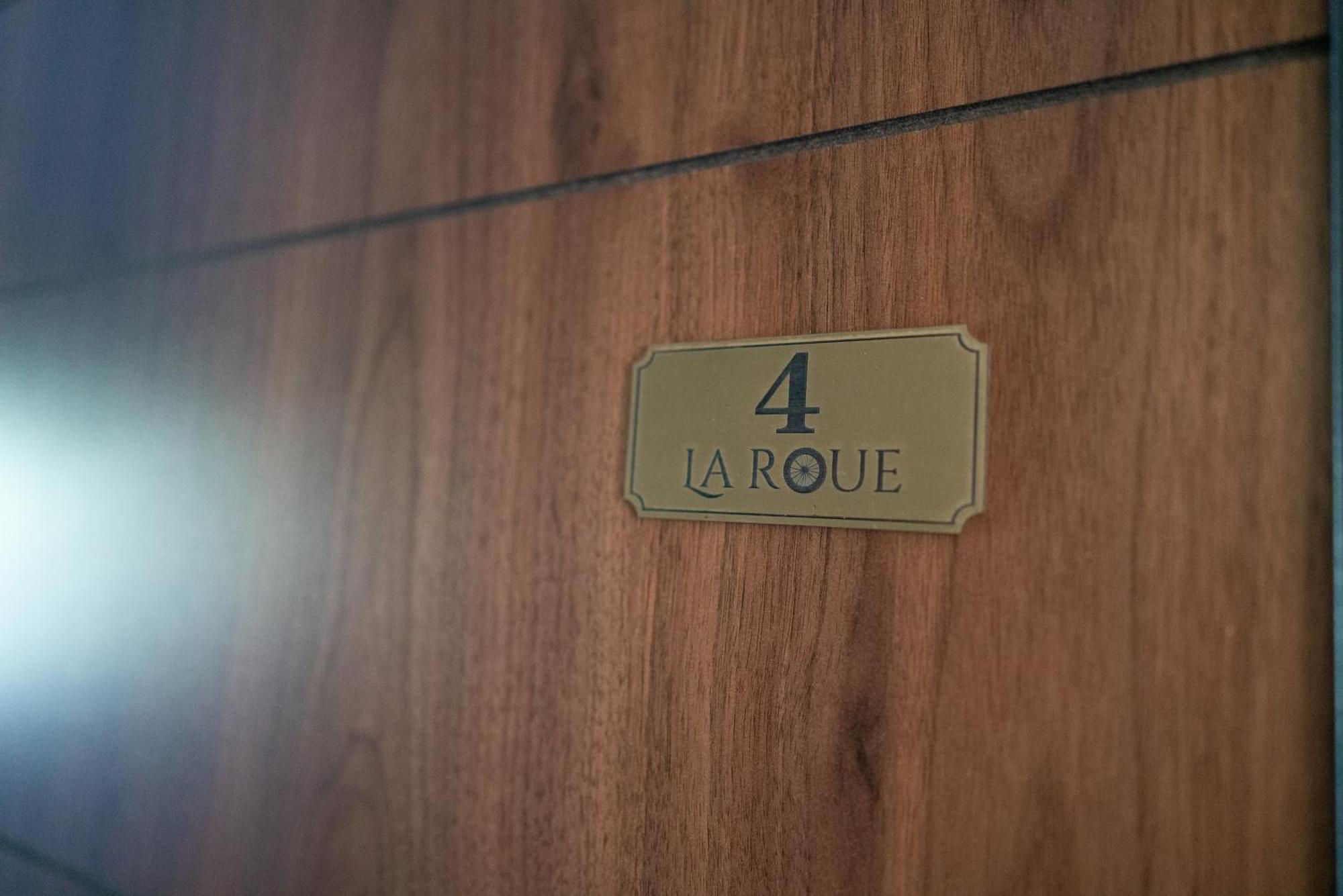 La Roue Hotel วรชาซ ภายนอก รูปภาพ