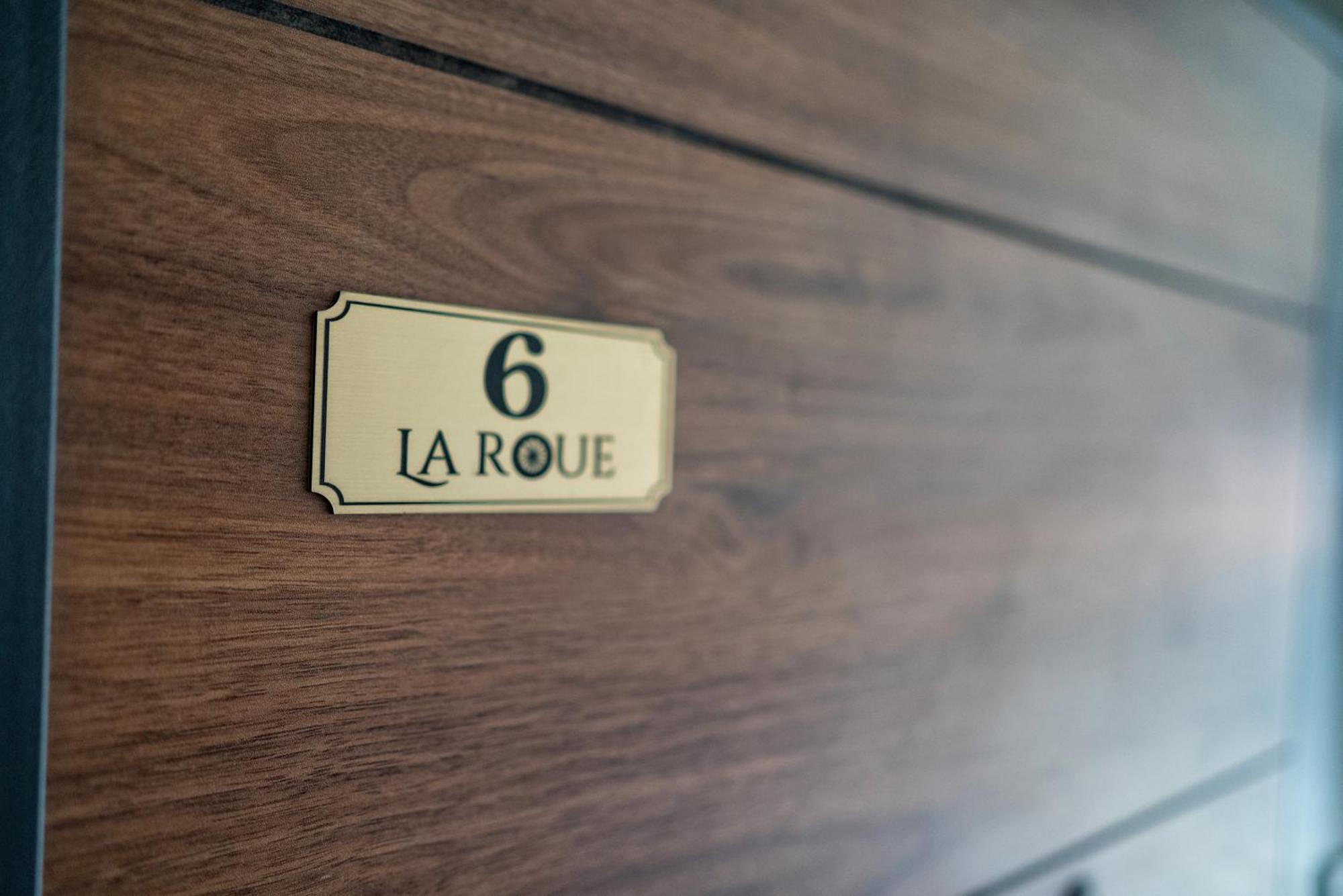 La Roue Hotel วรชาซ ภายนอก รูปภาพ