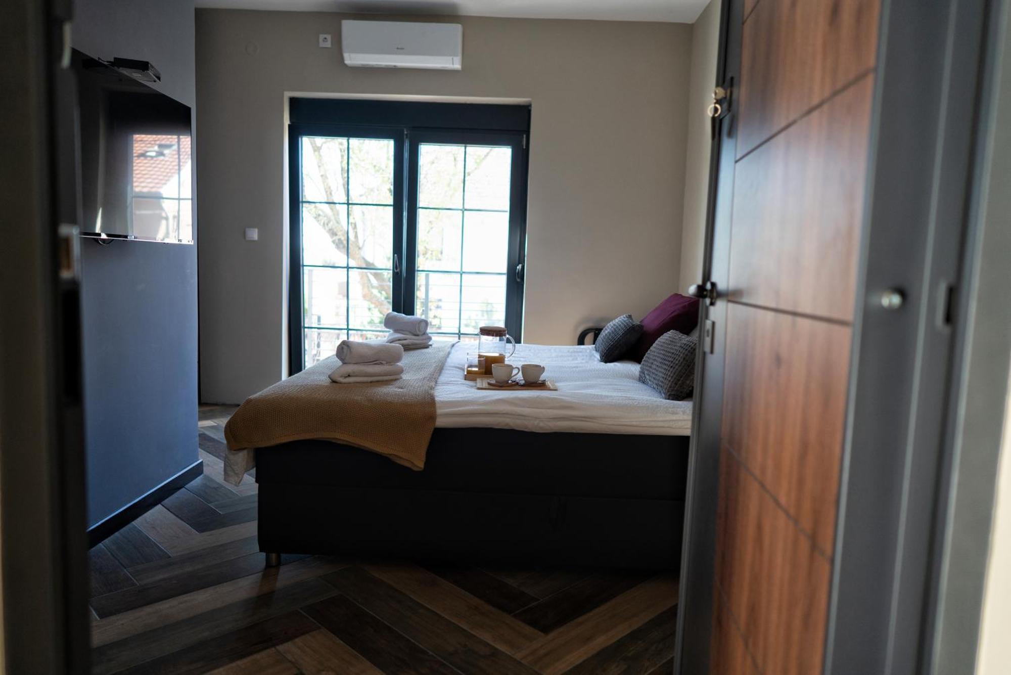 La Roue Hotel วรชาซ ภายนอก รูปภาพ