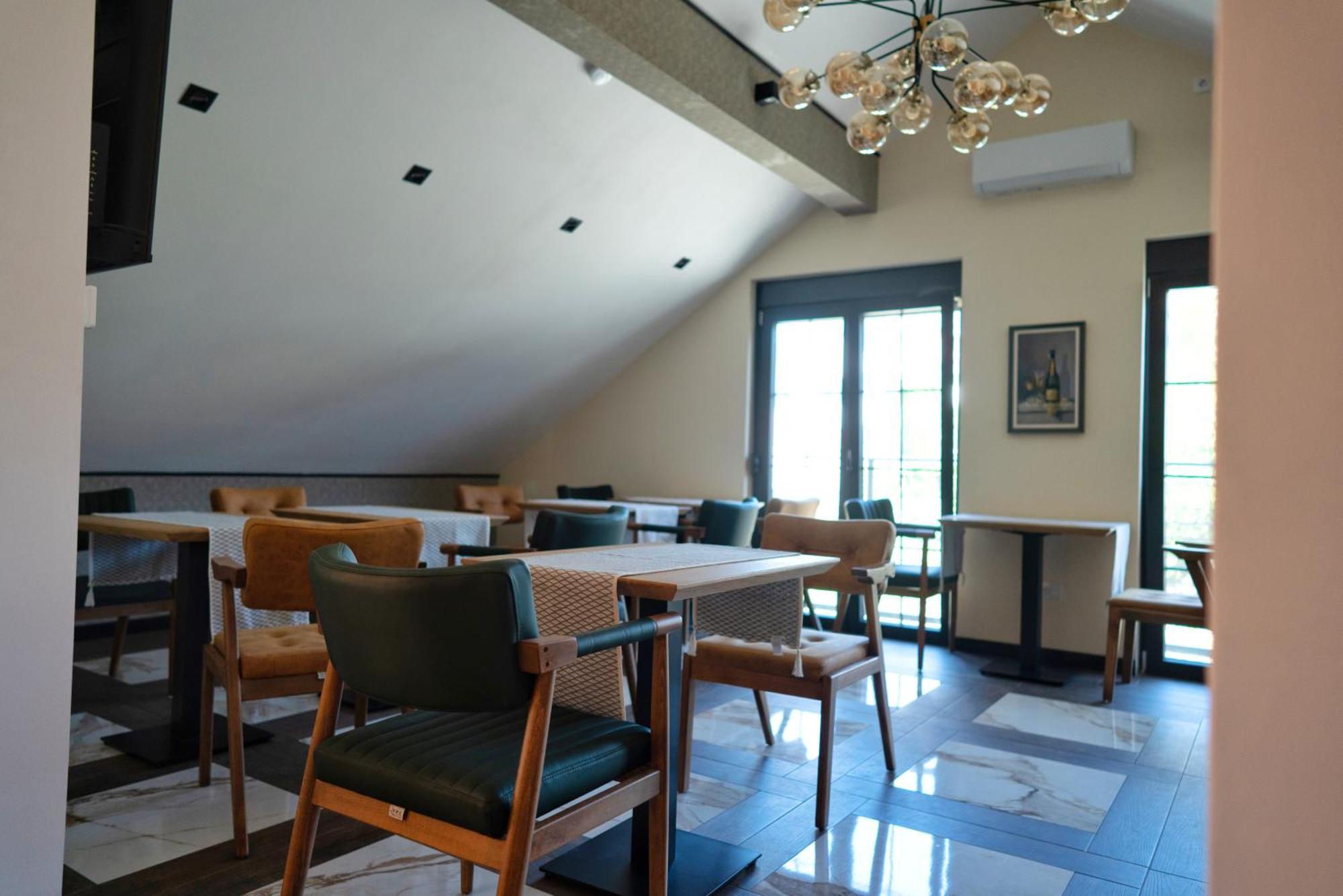 La Roue Hotel วรชาซ ภายนอก รูปภาพ