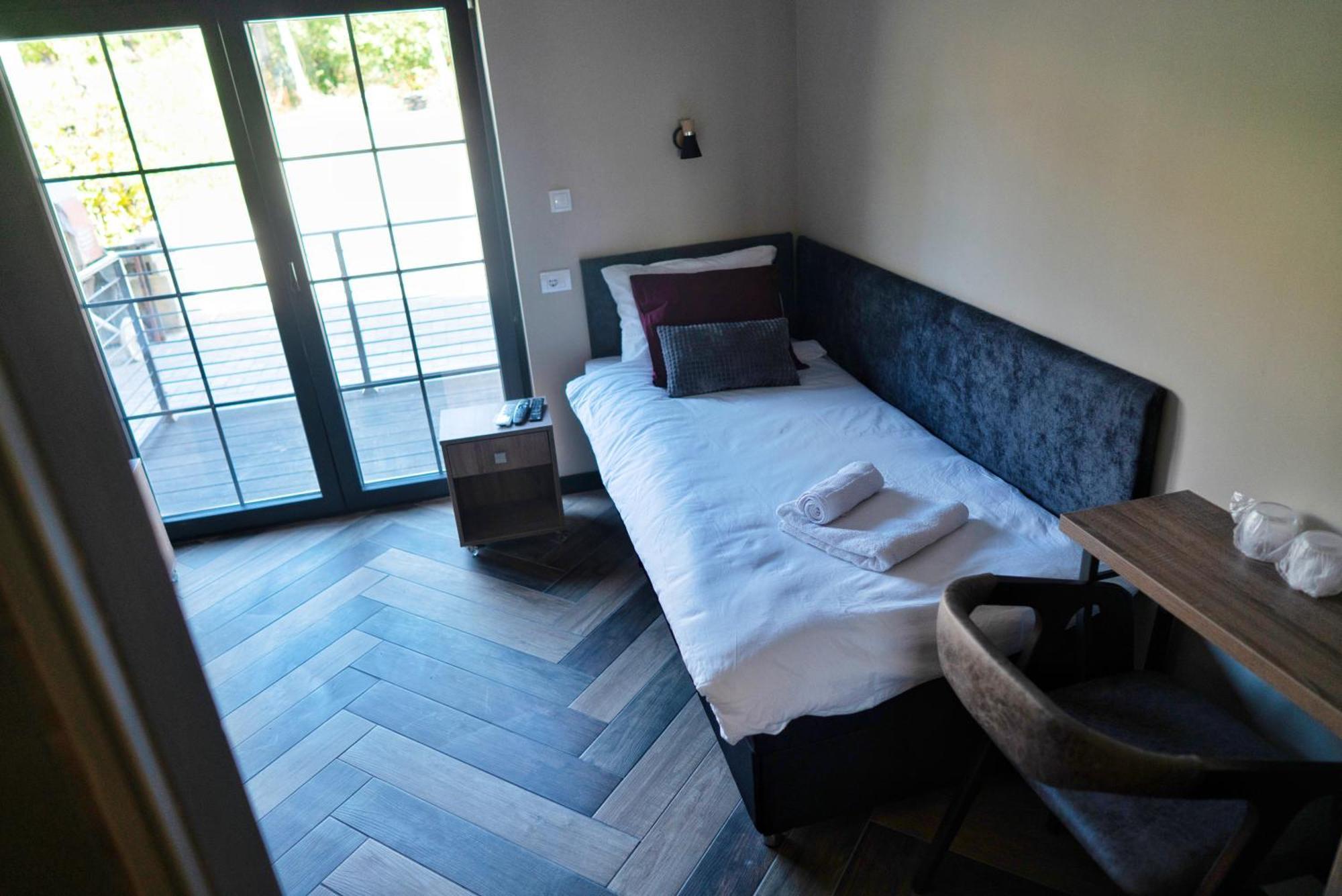 La Roue Hotel วรชาซ ภายนอก รูปภาพ