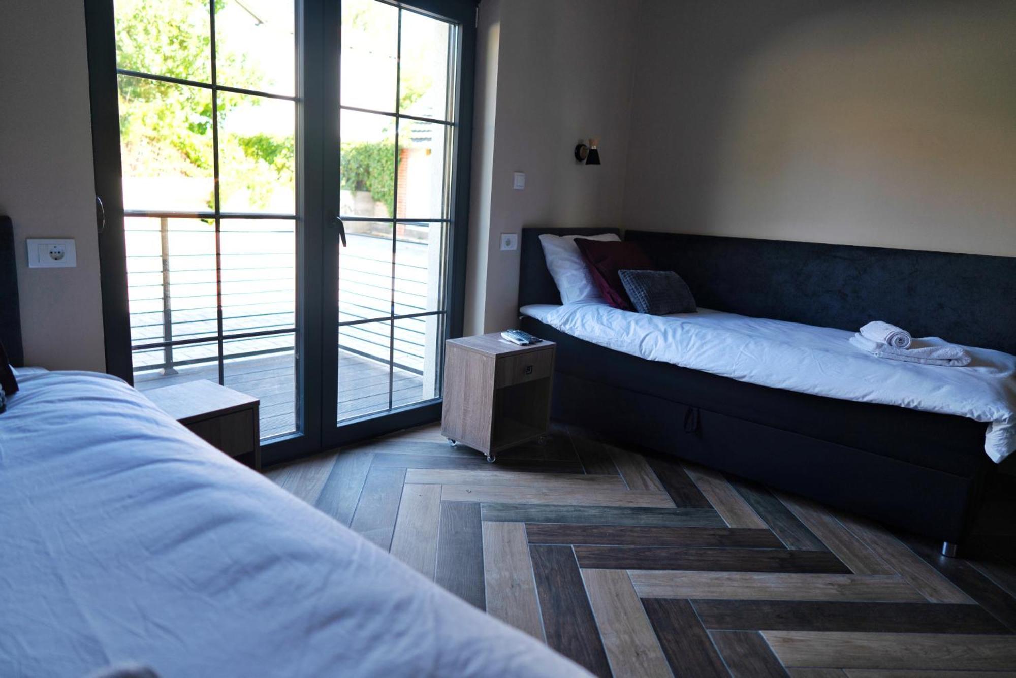 La Roue Hotel วรชาซ ภายนอก รูปภาพ