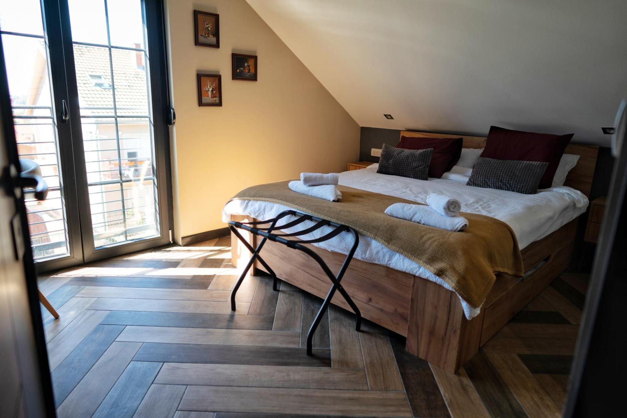 La Roue Hotel วรชาซ ภายนอก รูปภาพ