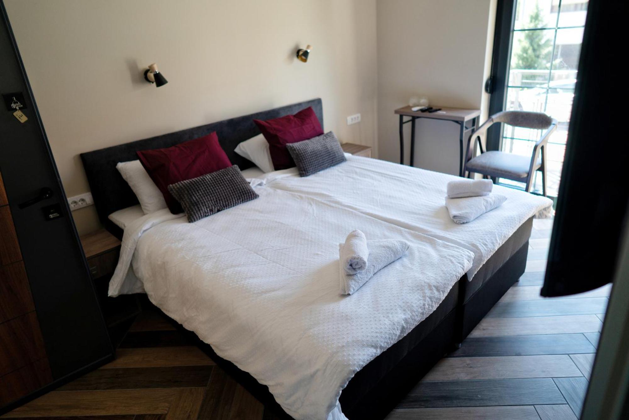 La Roue Hotel วรชาซ ภายนอก รูปภาพ