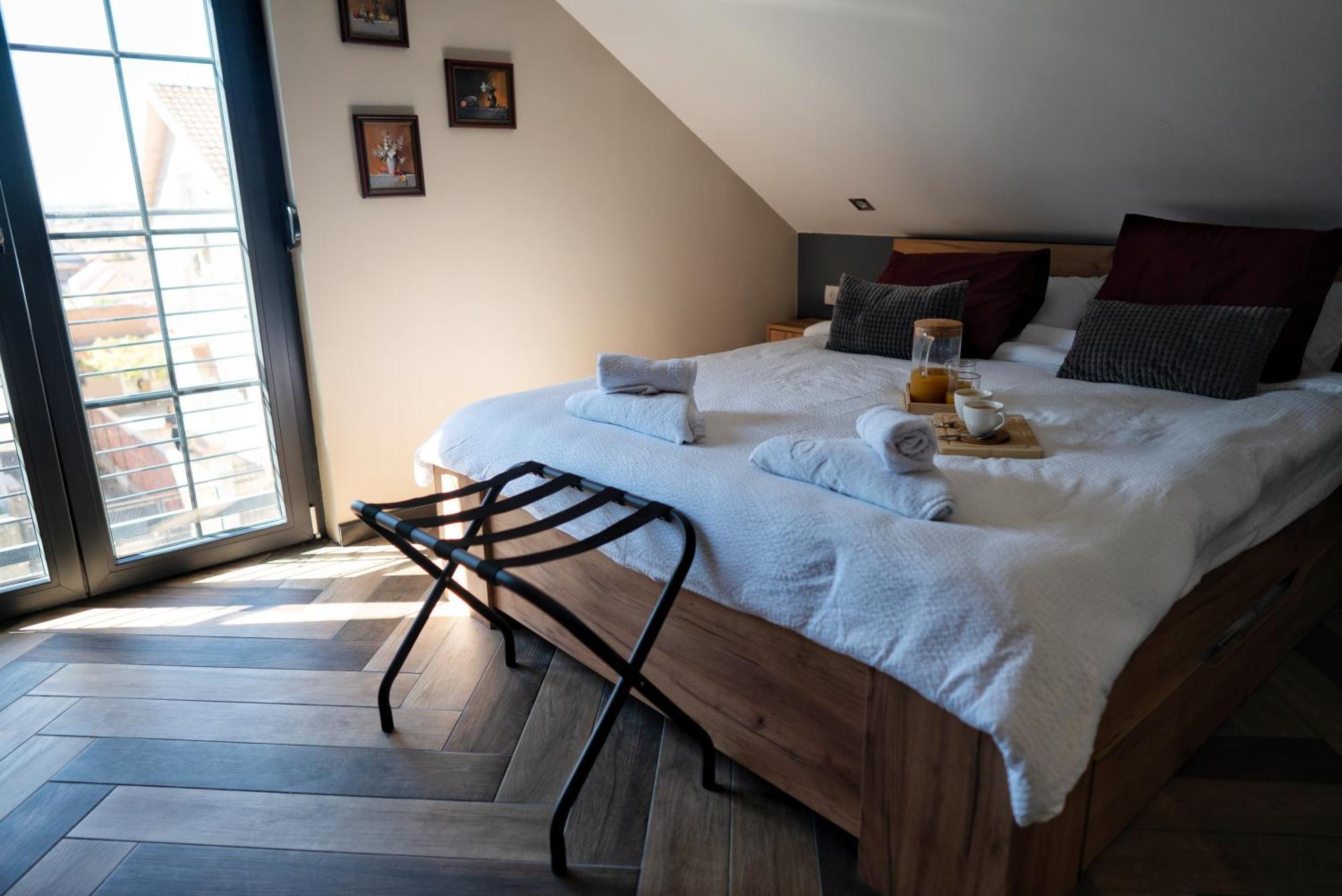 La Roue Hotel วรชาซ ภายนอก รูปภาพ