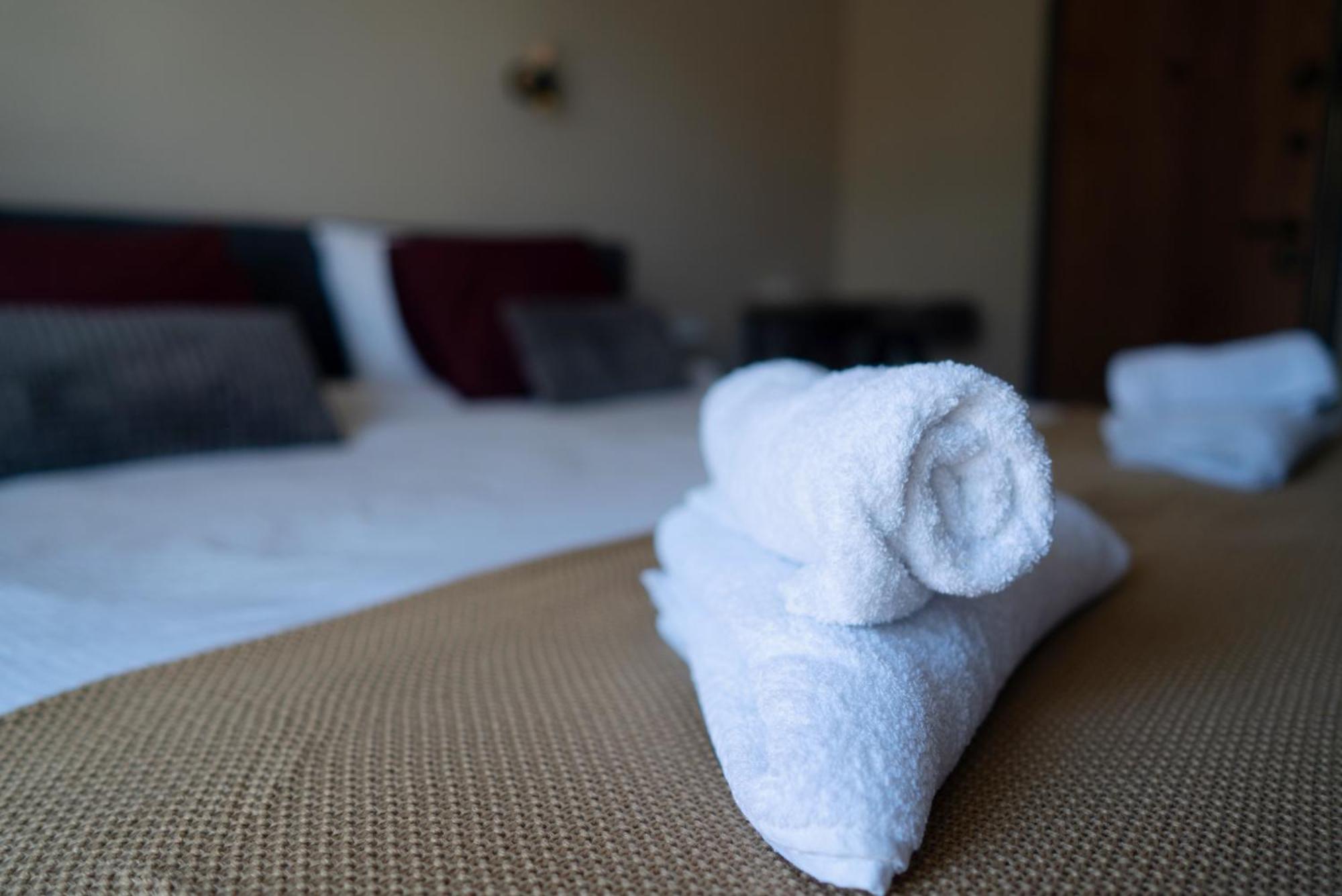 La Roue Hotel วรชาซ ภายนอก รูปภาพ